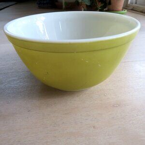 Vintage PYREX 402 Olive Avocado Light Green Verde 1.5 Quart Mixing Bowl Nesting